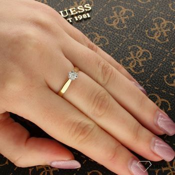 Złoty pierścionek zaręczynowy z Diamentem 585 DIAMENT R61118 YW.jpg